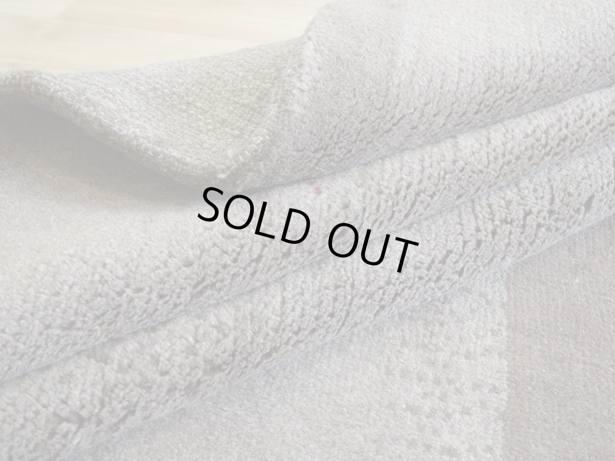 画像16: 新品 ペルシャ ギャッベ  No.1455 - 285 × 210 cm 縦3m 横2m 6㎡ 〜6帖程度 リビング ダイニング 3人掛けソファ コーナーソファサイズ 天然 肉厚 ウール ギャベ 手織り タクトバフト ハンドメイド ラグ 絨毯 カーペット ベージュ ブラウン グレー 原毛系 グラデーション ボーダー 生命の樹 動物 ヤギ 羊 鹿 柄 リビングダイニングルームやベッドサイドに n-1455-285210s063074 (16)