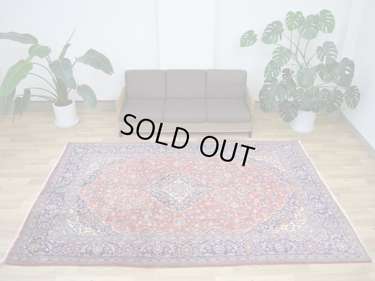 画像1: 良品 ペルシャ 絨毯 カシャーン産  300 x 201 cm No.AD321 縦3m 横2m 6㎡ 〜6帖 リビング ダイニング 3人掛けソファ コーナーソファ 大判 サイズ 肉厚 ウール 手織り トライバル ラグ 敷物 マット カーペット メダリオン ヴィンテージ ビンテージ 赤 ネイビー b-ad321-300201h884536 (1)