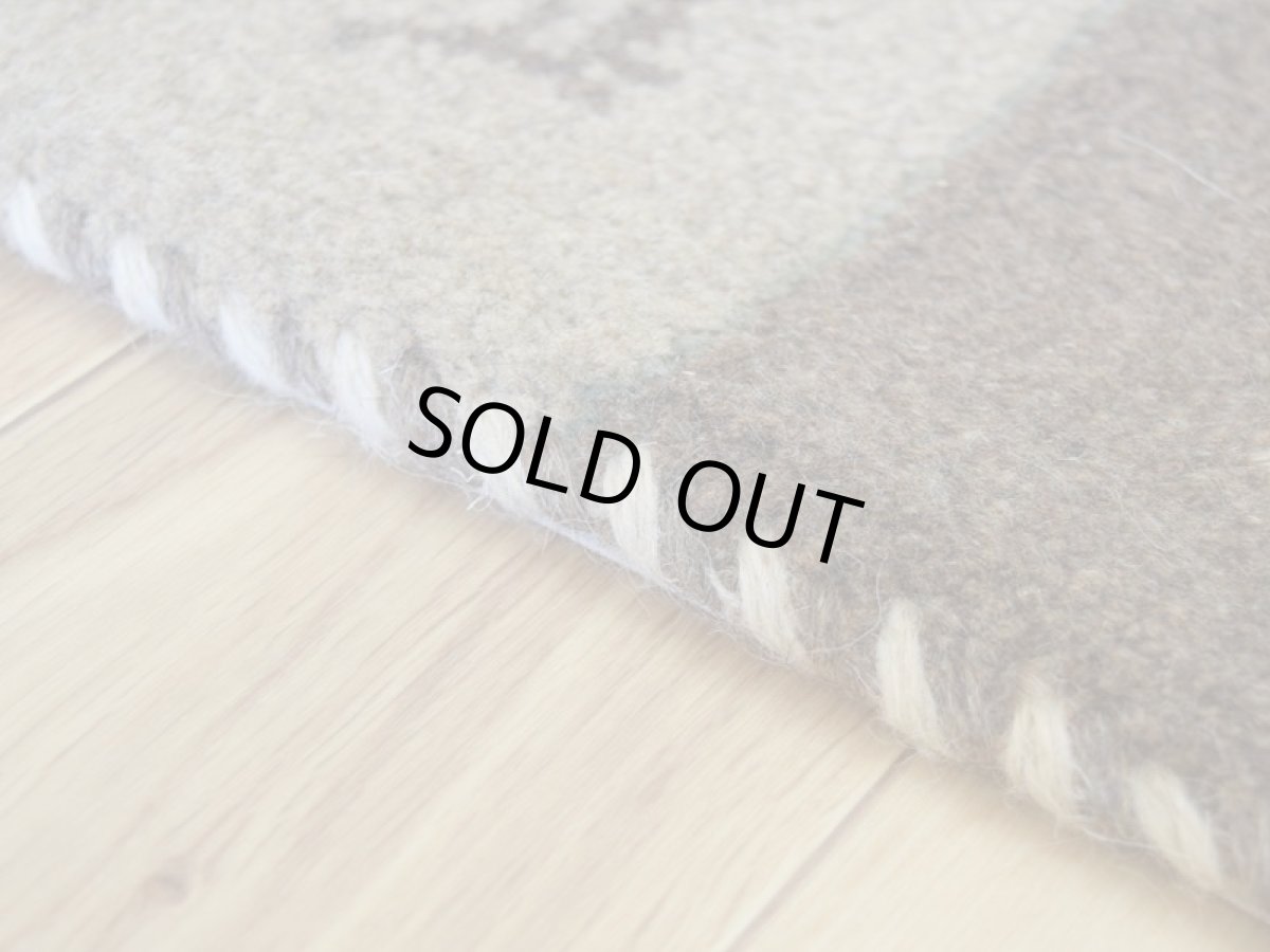 画像5: 新品 ペルシャ ギャッベ No.973 - 46 × 40 cm 座布団 クッションサイズ ラグ チェアマット 肉厚 天然 ウール ギャベ 手織り タクトバフト ハンドメイド ラグ 絨毯 カーペット 動物 柄 ベージュ ライトブラウン ライトグレー ナチュラルカラー 原毛系 n-973-046040h010a310 (5)