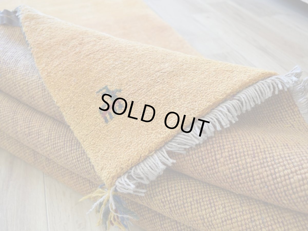 画像14: 新品 ペルシャ ギャッベ 縦2.5m 横1.7m 4㎡ 〜4帖 リビング ダイニング 2-3人掛けソファ サイズ 234 × 164 cm No.1945 天然 草木染 ウール ギャベ 手織り ハンドメイド ラグ 絨毯 カーペット リビングダイニングルームやベッドサイドに 黄色 レモンイエロー からし色 マスタード 動物 柄 n-1945-234164s513004p (14)