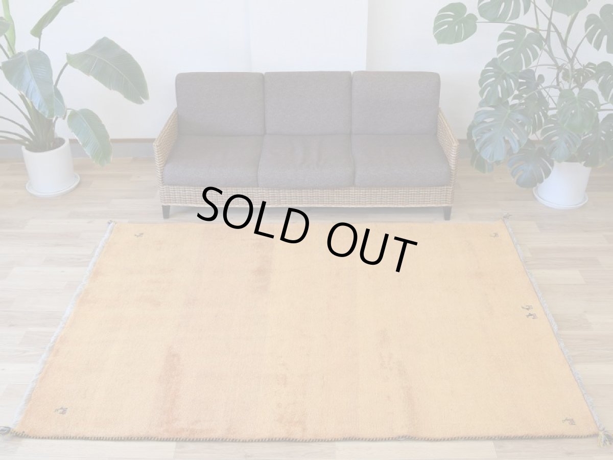 画像1: 新品 ペルシャ ギャッベ 縦2.5m 横1.7m 4㎡ 〜4帖 リビング ダイニング 2-3人掛けソファ サイズ 234 × 164 cm No.1945 天然 草木染 ウール ギャベ 手織り ハンドメイド ラグ 絨毯 カーペット リビングダイニングルームやベッドサイドに 黄色 レモンイエロー からし色 マスタード 動物 柄 n-1945-234164s513004p (1)