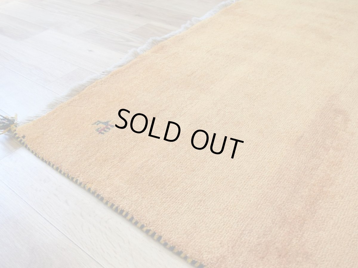 画像10: 新品 ペルシャ ギャッベ 縦2.5m 横1.7m 4㎡ 〜4帖 リビング ダイニング 2-3人掛けソファ サイズ 234 × 164 cm No.1945 天然 草木染 ウール ギャベ 手織り ハンドメイド ラグ 絨毯 カーペット リビングダイニングルームやベッドサイドに 黄色 レモンイエロー からし色 マスタード 動物 柄 n-1945-234164s513004p (10)