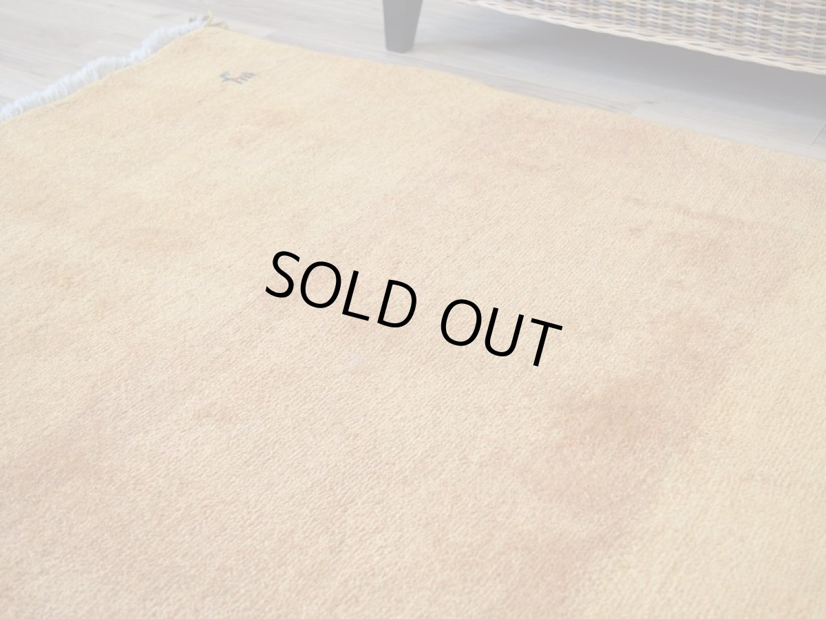 画像9: 新品 ペルシャ ギャッベ 縦2.5m 横1.7m 4㎡ 〜4帖 リビング ダイニング 2-3人掛けソファ サイズ 234 × 164 cm No.1945 天然 草木染 ウール ギャベ 手織り ハンドメイド ラグ 絨毯 カーペット リビングダイニングルームやベッドサイドに 黄色 レモンイエロー からし色 マスタード 動物 柄 n-1945-234164s513004p (9)