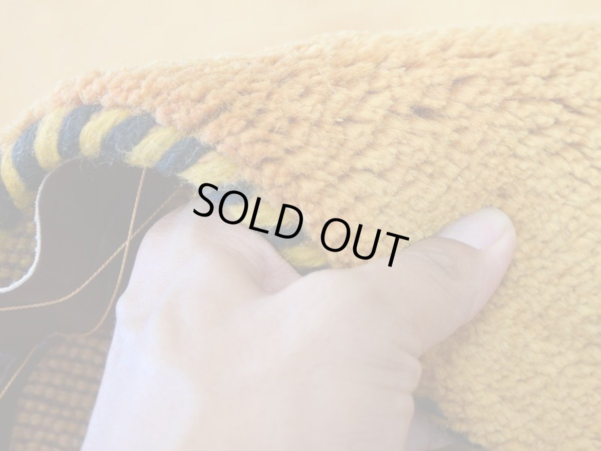 画像13: 新品 ペルシャ ギャッベ 縦2.5m 横1.7m 4㎡ 〜4帖 リビング ダイニング 2-3人掛けソファ サイズ 234 × 164 cm No.1945 天然 草木染 ウール ギャベ 手織り ハンドメイド ラグ 絨毯 カーペット リビングダイニングルームやベッドサイドに 黄色 レモンイエロー からし色 マスタード 動物 柄 n-1945-234164s513004p (13)