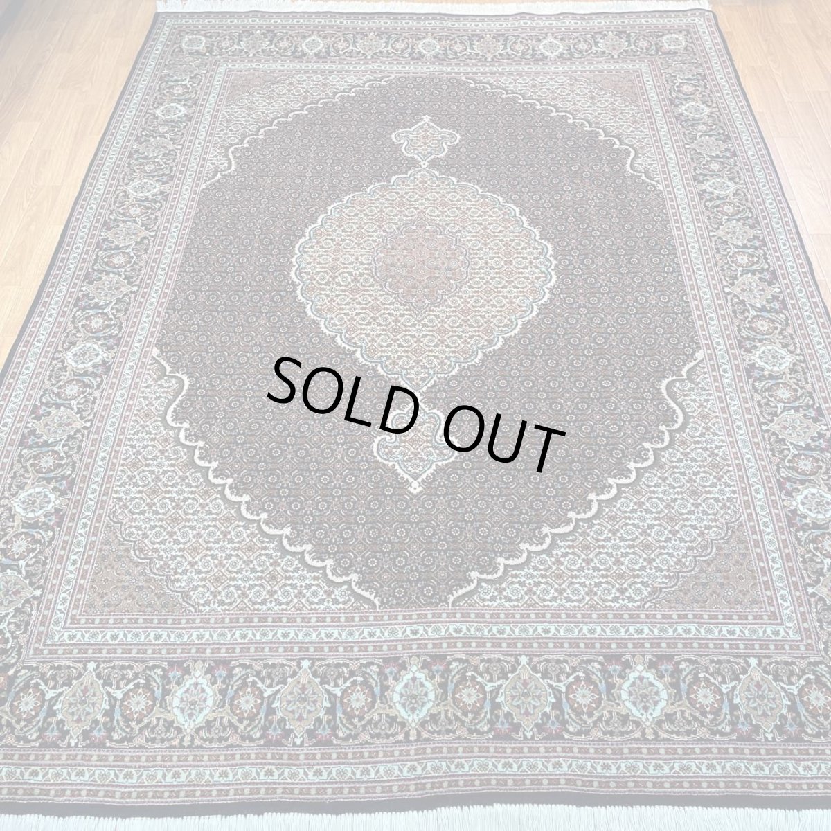 画像2: 美品 ペルシャ 絨毯 タブリーズ 産 50ラジ 5マスネ 縦2m 横1.5m 3㎡ 〜2-3帖程度 リビング ダイニング 2-3人掛けソファ サイズ 202 x 156 cm 天然 コルクウール シルク 手織り トライバル ラグ 敷物 マット カーペット メダリオンコーナー マヒデザイン ヘシティ柄 生成り クリーム 黒 オリーブ グリーン 茶 ベージュ MA400-202156Z050 (2)