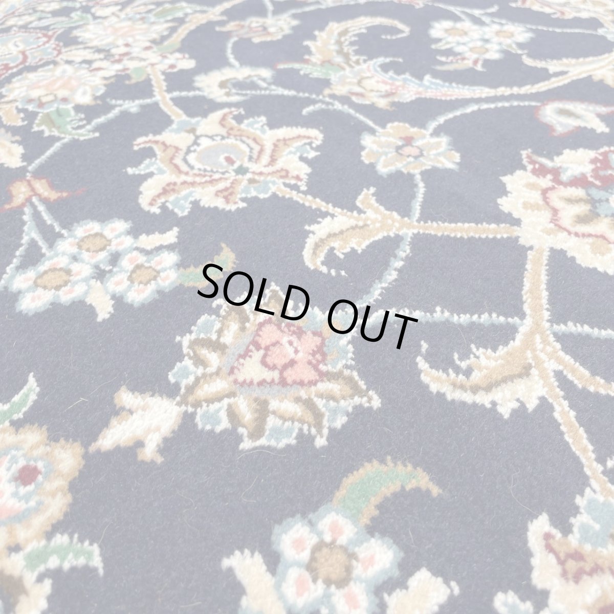 画像6: 新品 ペルシャ 絨毯 ナイン 産 9la ノーラー 縦2.5m 横1.5m 3.7㎡ 〜4帖程度 リビング ダイニング 2-3人掛けソファ サイズ 243 x 154 cm ウール 手織り ラグ 敷物 カーペット メダリオン 濃紺 ネイビー 生成り アイボリー ベージュ MA405-S110-243154Z100 (6)