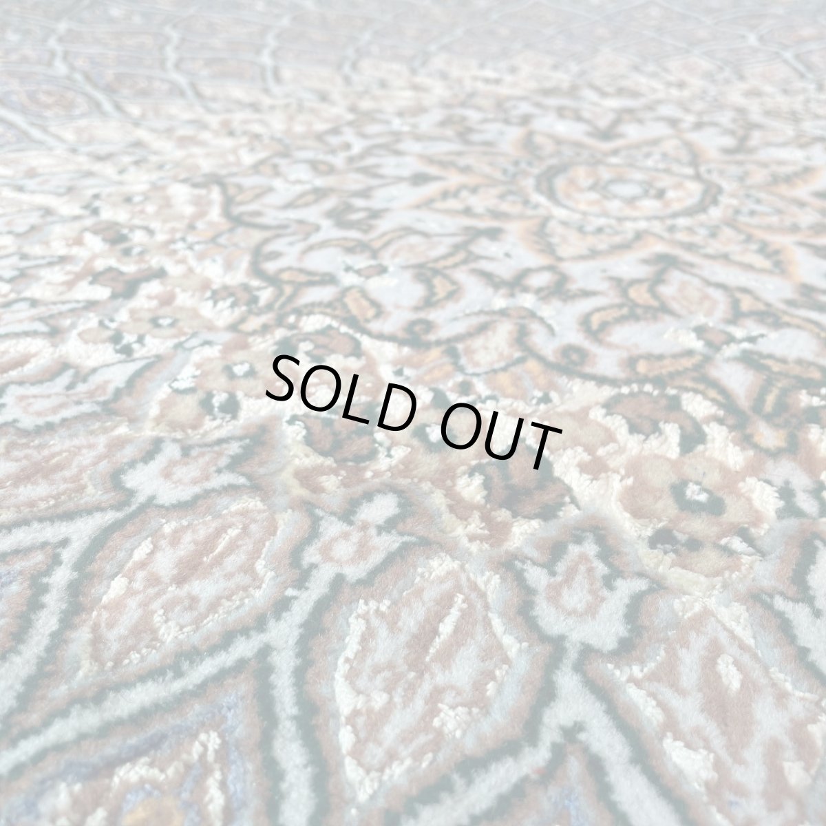 画像9: 新品 ペルシャ 絨毯 イスファハン 産 ダーバリ 工房 314 x 204 cm 縦3m 横2m 6㎡ 〜6帖程度 リビング ダイニング 3人掛けソファ コーナーソファ 大判 サイズ 天然 コルクウール シルク 手織り ラグ 敷物 カーペット ゴンバッド ゴンバット メダリオン ネイビー 紺 ゴールド 金 MA399-S584-313204Z400 (9)