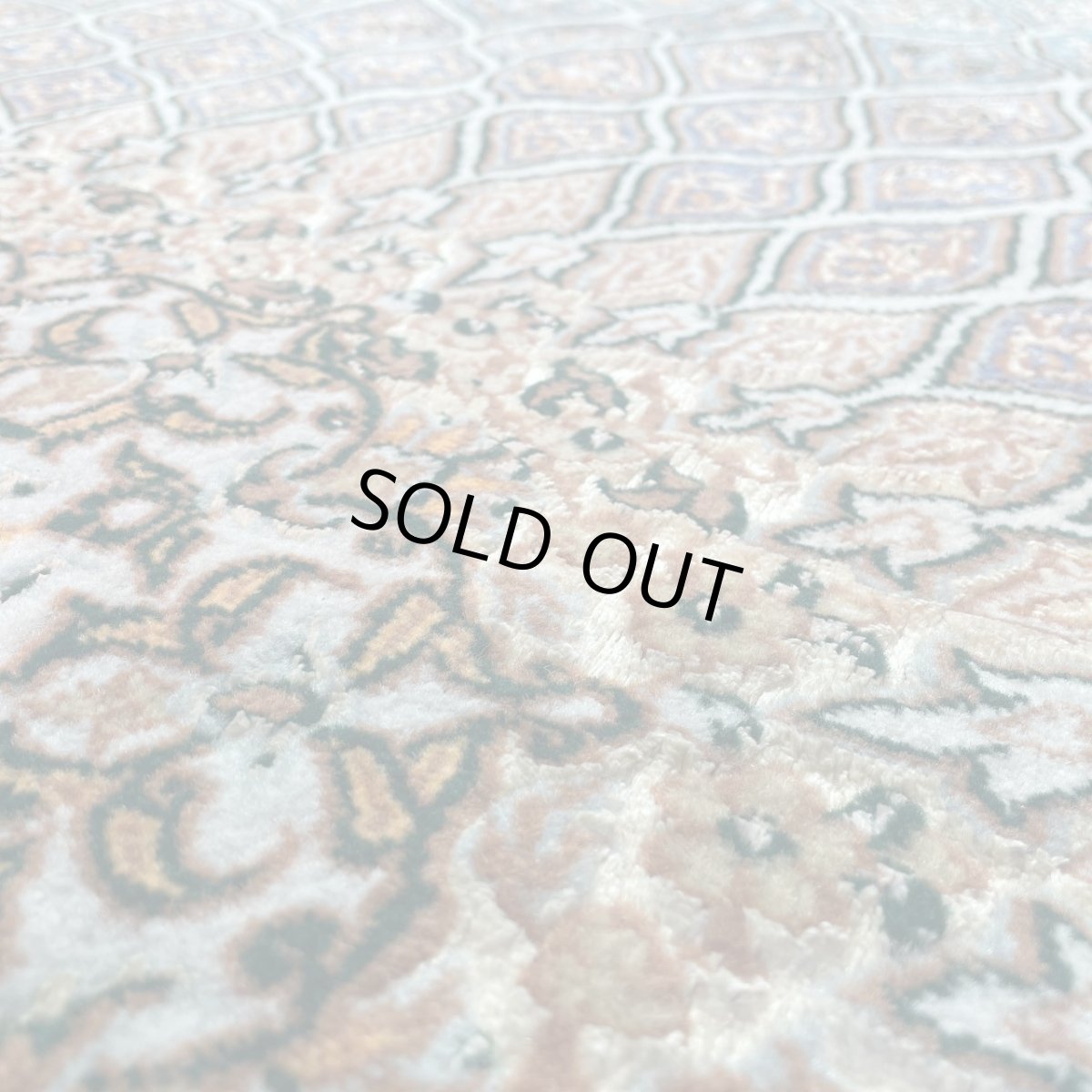 画像6: 新品 ペルシャ 絨毯 イスファハン 産 ダーバリ 工房 314 x 204 cm 縦3m 横2m 6㎡ 〜6帖程度 リビング ダイニング 3人掛けソファ コーナーソファ 大判 サイズ 天然 コルクウール シルク 手織り ラグ 敷物 カーペット ゴンバッド ゴンバット メダリオン ネイビー 紺 ゴールド 金 MA399-S584-313204Z400 (6)