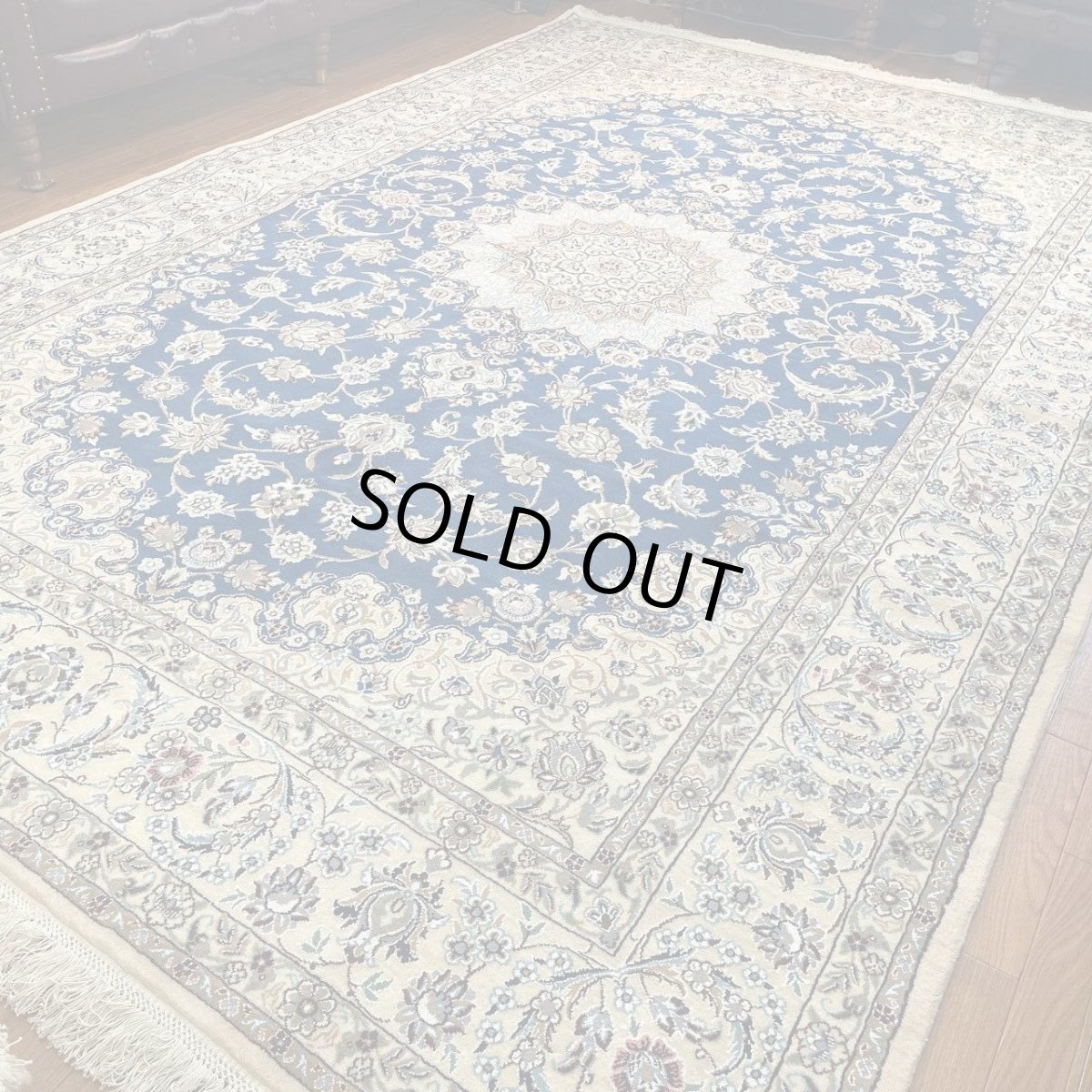 画像3: 新品 ペルシャ 絨毯 ナイン 産 9la ノーラー ノーフラ― 縦3m 横2m 6㎡ 〜6帖程度 リビング ダイニング 3人掛けソファ コーナーソファ 大判 サイズ 305 x 205 cm 肉厚 天然 ウール 手織り トライバル ラグ 敷物 カーペット メダリオン クリーム 生成り色 ベージュ 青 水色 ブルー MA404-2171-305205Z100 (3)