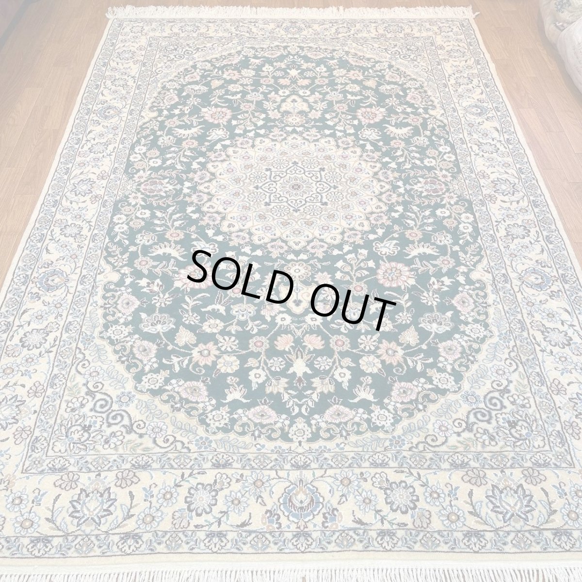 画像2: 新品 ペルシャ 絨毯 ナイン 産 9la ノーラー 縦2m 横1.5m 3㎡ 〜3.5帖程度 リビング ダイニング 2-3人掛けソファ サイズ 208 x 146 cm ウール 手織り ラグ 敷物 カーペット メダリオン 緑 グリーン 生成り アイボリー ベージュ MA393-S107-208146Z080 (2)