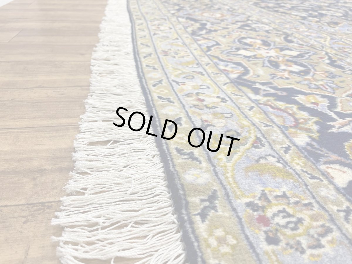 画像5: 美品 ペルシャ 絨毯 カシャーン 縦4m 横3m 12㎡ 10帖 リビング ダイニング 3人掛けソファ コーナーソファ 大判 サイズ 420 x 305 cm 天然 ウール 手織り トライバル ラグ 敷物 マット カーペット メダリオン ヴィンテージ ビンテージ 大きなお部屋に 中古品に抵抗のある方にもおすすめです。 MA141-2119-420305Z050 (5)