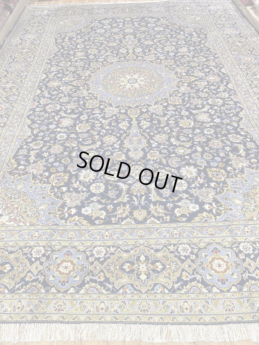 画像2: 美品 ペルシャ 絨毯 カシャーン 縦4m 横3m 12㎡ 10帖 リビング ダイニング 3人掛けソファ コーナーソファ 大判 サイズ 420 x 305 cm 天然 ウール 手織り トライバル ラグ 敷物 マット カーペット メダリオン ヴィンテージ ビンテージ 大きなお部屋に 中古品に抵抗のある方にもおすすめです。 MA141-2119-420305Z050 (2)