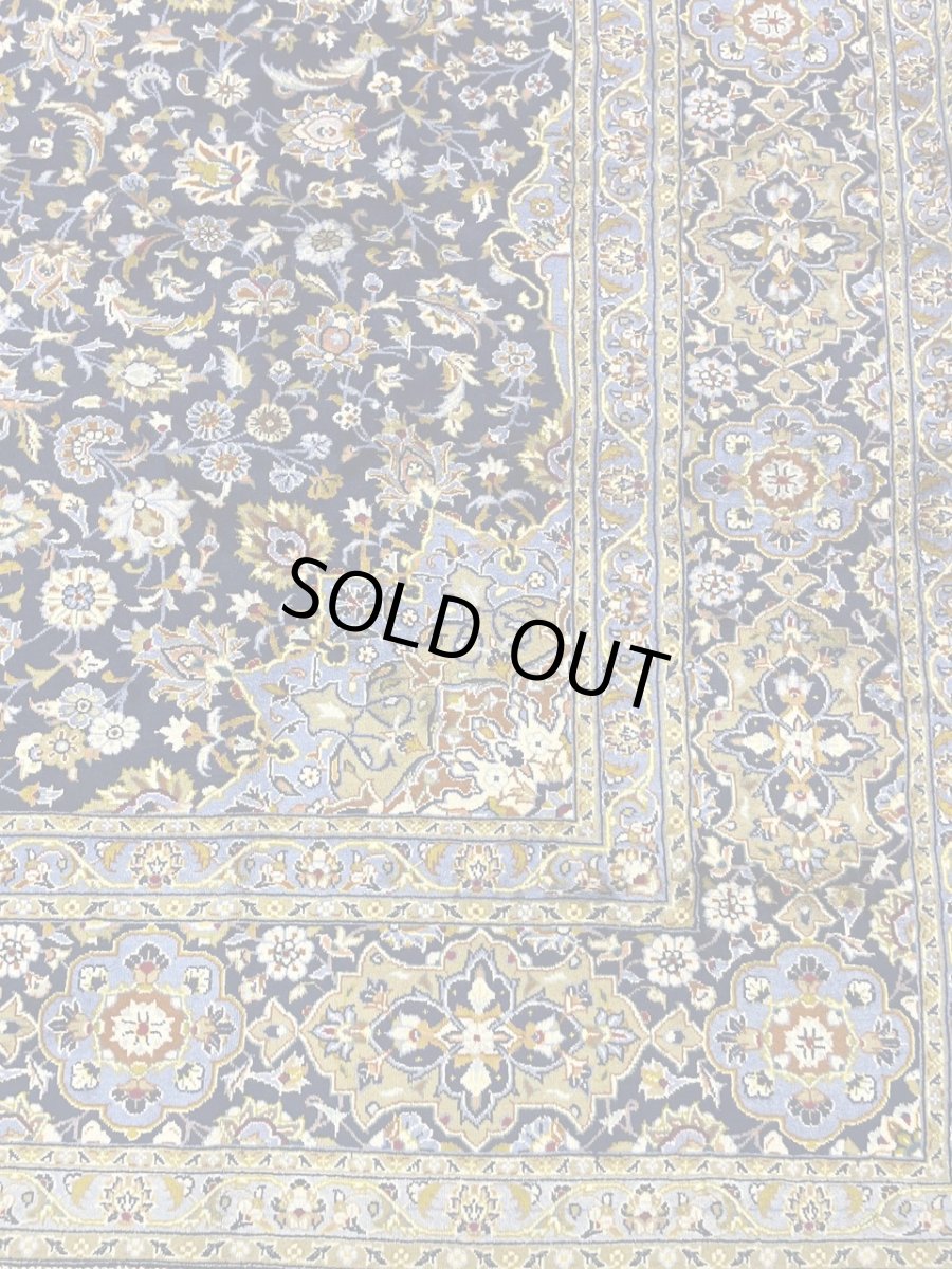 画像4: 美品 ペルシャ 絨毯 カシャーン 縦4m 横3m 12㎡ 10帖 リビング ダイニング 3人掛けソファ コーナーソファ 大判 サイズ 420 x 305 cm 天然 ウール 手織り トライバル ラグ 敷物 マット カーペット メダリオン ヴィンテージ ビンテージ 大きなお部屋に 中古品に抵抗のある方にもおすすめです。 MA141-2119-420305Z050 (4)