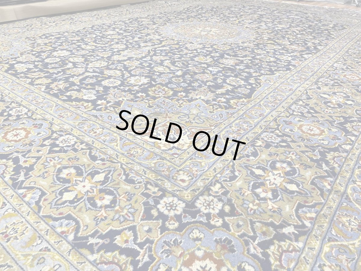 画像3: 美品 ペルシャ 絨毯 カシャーン 縦4m 横3m 12㎡ 10帖 リビング ダイニング 3人掛けソファ コーナーソファ 大判 サイズ 420 x 305 cm 天然 ウール 手織り トライバル ラグ 敷物 マット カーペット メダリオン ヴィンテージ ビンテージ 大きなお部屋に 中古品に抵抗のある方にもおすすめです。 MA141-2119-420305Z050 (3)