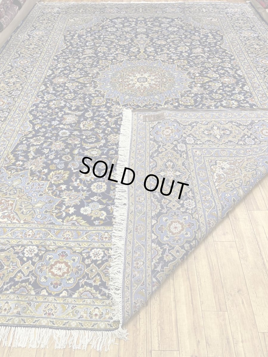 画像8: 美品 ペルシャ 絨毯 カシャーン 縦4m 横3m 12㎡ 10帖 リビング ダイニング 3人掛けソファ コーナーソファ 大判 サイズ 420 x 305 cm 天然 ウール 手織り トライバル ラグ 敷物 マット カーペット メダリオン ヴィンテージ ビンテージ 大きなお部屋に 中古品に抵抗のある方にもおすすめです。 MA141-2119-420305Z050 (8)