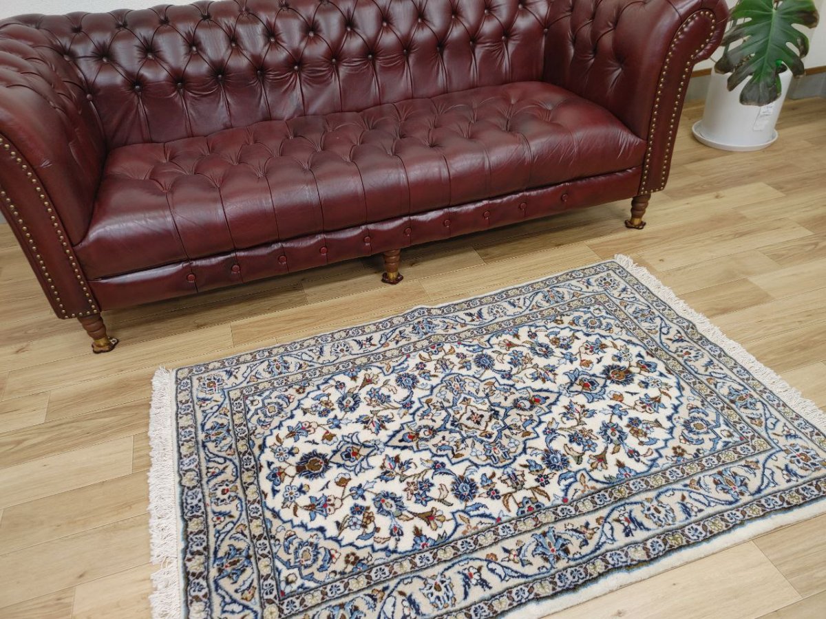 画像2: 新品 ペルシャ 絨毯 カシャーン 150 x 100 cm 縦1.5m 横1m 1.5㎡ 1-2人掛けソファ センターラグ サイズ  天然 肉厚 ウール 手織り トライバル ラグ 敷物 マット カーペット メダリオン 生成り 白 アイボリー クリーム  リビングルームのアクセントに デスク足元に 客室の中心に 寝室ベッドサイドに 書斎や趣味の部屋に 玄関マット 足元ラグマット MAAD195-150100Z021 (2)