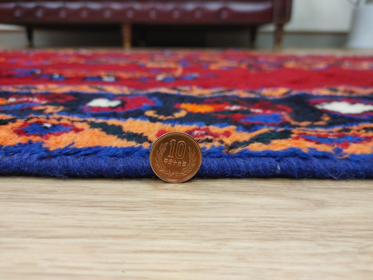 画像9: 良品 ペルシャ 部族絨毯 シールジャン 縦2.5m 横1.2m 2㎡ 〜3.5帖程度 リビング ダイニング 2〜3人掛けソファ センターテーブル サイズ 255 x 122 cm ウール 手織り トライバル ラグ 敷物 マット カーペット 幾何学模様 ヘイバトルー柄 ヴィンテージ ビンテージ  赤 レッド 紺 ネイビー MAA727-255122Z018 (9)