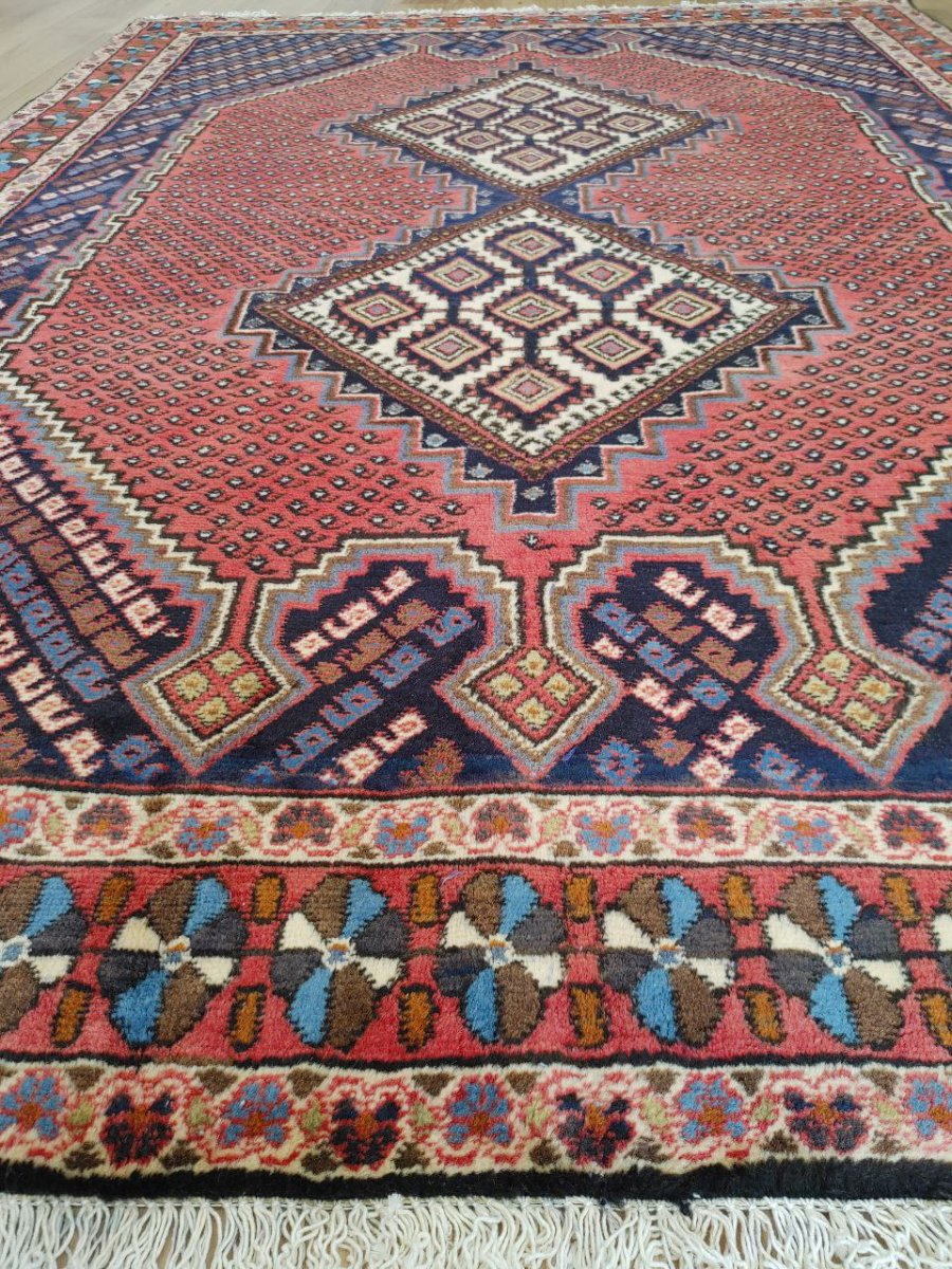 画像10: 良品 ペルシャ 部族絨毯 シールジャン 縦2.1m 横1.5m 3.2㎡ 〜3.5帖程度 リビング ダイニング 2〜3人掛けソファ センターテーブル サイズ 215 x 150 cm ウール 手織り トライバル ラグ 敷物 マット カーペット 幾何学模様 ヘイバトルー柄 ヴィンテージ ビンテージ  赤 レッド 紺 ネイビー MAA693-215150Z030 (10)