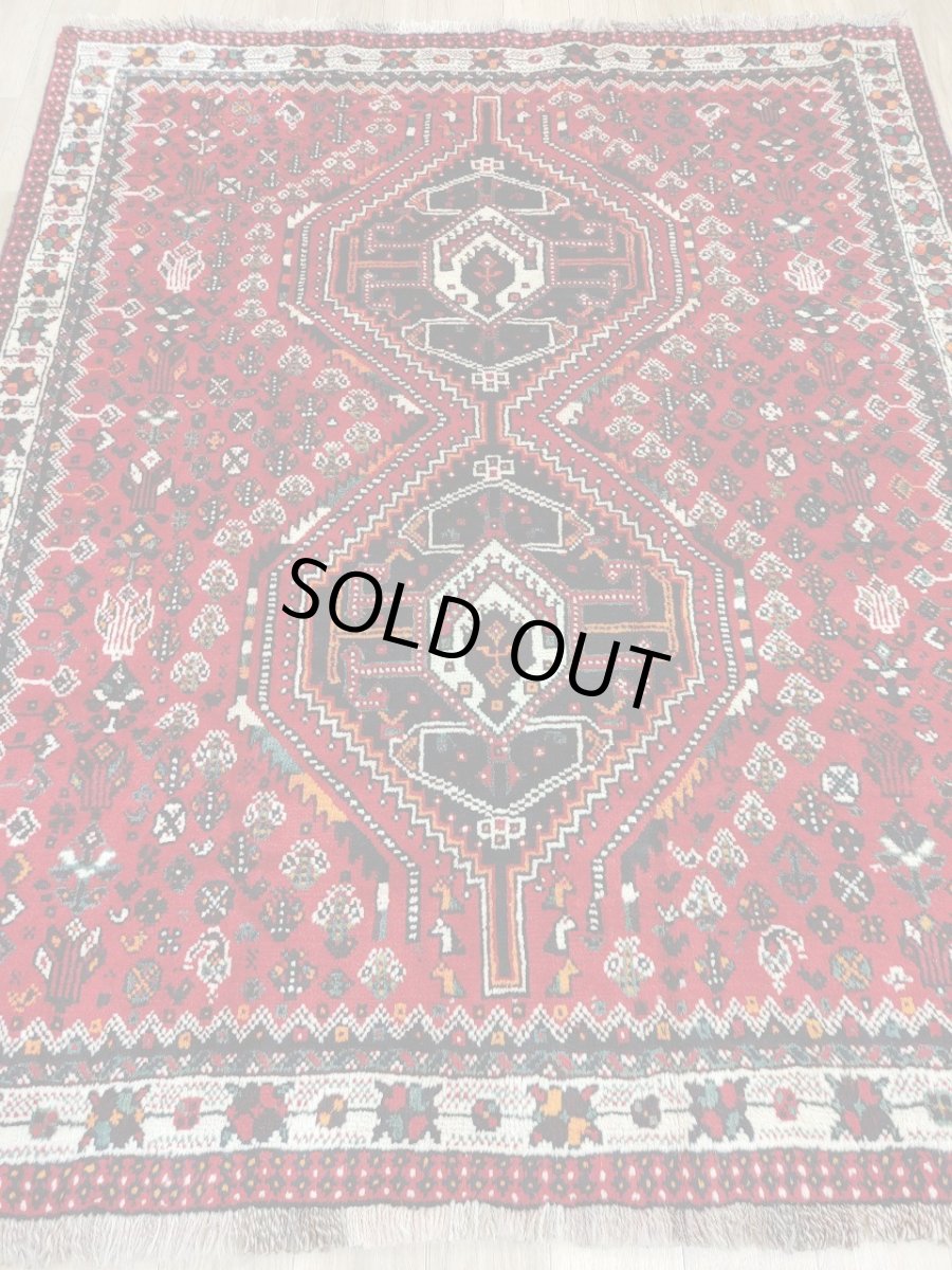 画像2: 良品 ペルシャ 部族絨毯 シラーズ 196 x 160 cm ウール 手織り 赤 ネイビー 青  縦1.9m 横1.6m 3.0m 2 〜3帖 リビング ダイニング 3人掛けソファ サイズ ウール 手織り トライバル ラグ 部族絨毯 マット カーペット 淡マルチカラー トランジ ビンテージ MAAD501-196160Z037 (2)