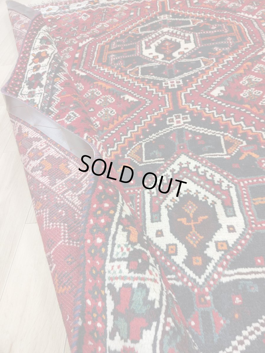 画像10: 良品 ペルシャ 部族絨毯 シラーズ 196 x 160 cm ウール 手織り 赤 ネイビー 青  縦1.9m 横1.6m 3.0m 2 〜3帖 リビング ダイニング 3人掛けソファ サイズ ウール 手織り トライバル ラグ 部族絨毯 マット カーペット 淡マルチカラー トランジ ビンテージ MAAD501-196160Z037 (10)