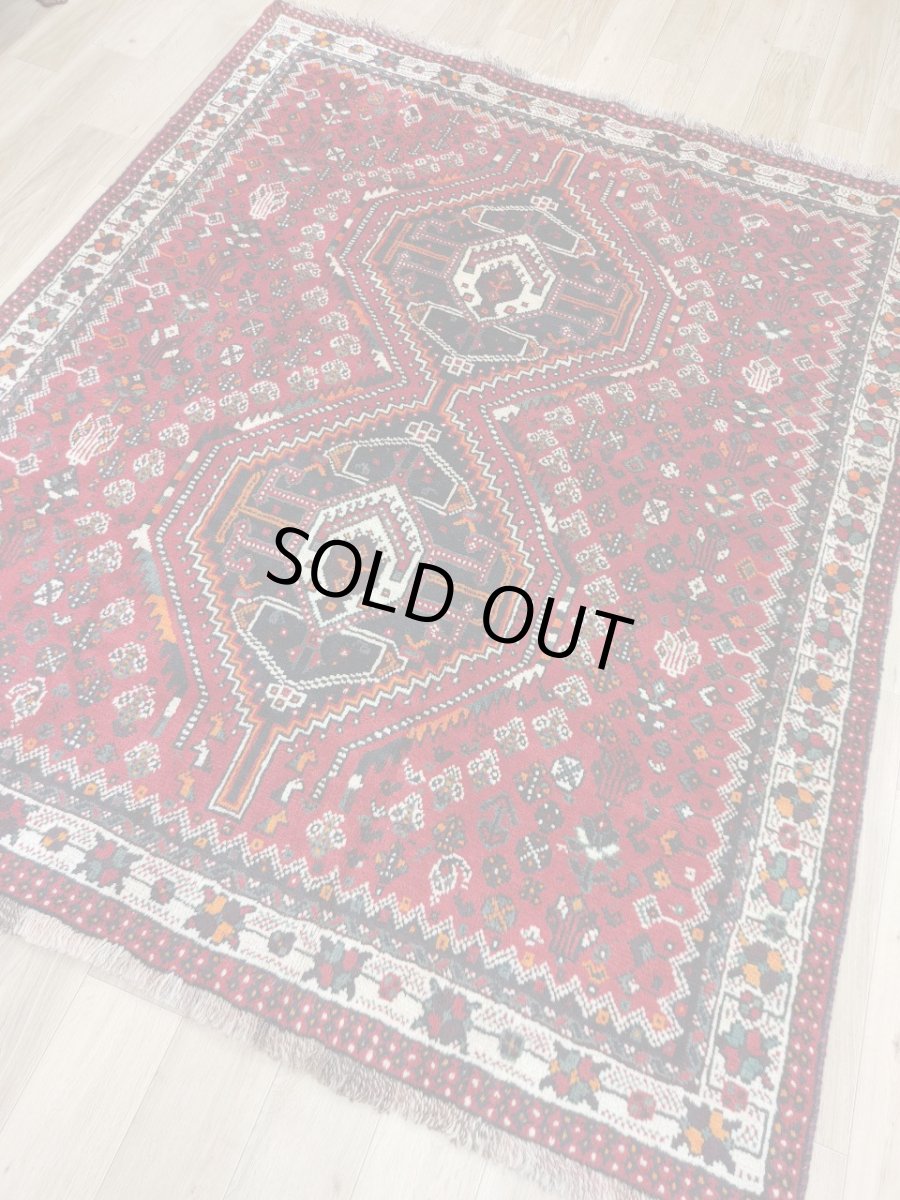 画像16: 良品 ペルシャ 部族絨毯 シラーズ 196 x 160 cm ウール 手織り 赤 ネイビー 青  縦1.9m 横1.6m 3.0m 2 〜3帖 リビング ダイニング 3人掛けソファ サイズ ウール 手織り トライバル ラグ 部族絨毯 マット カーペット 淡マルチカラー トランジ ビンテージ MAAD501-196160Z037 (16)