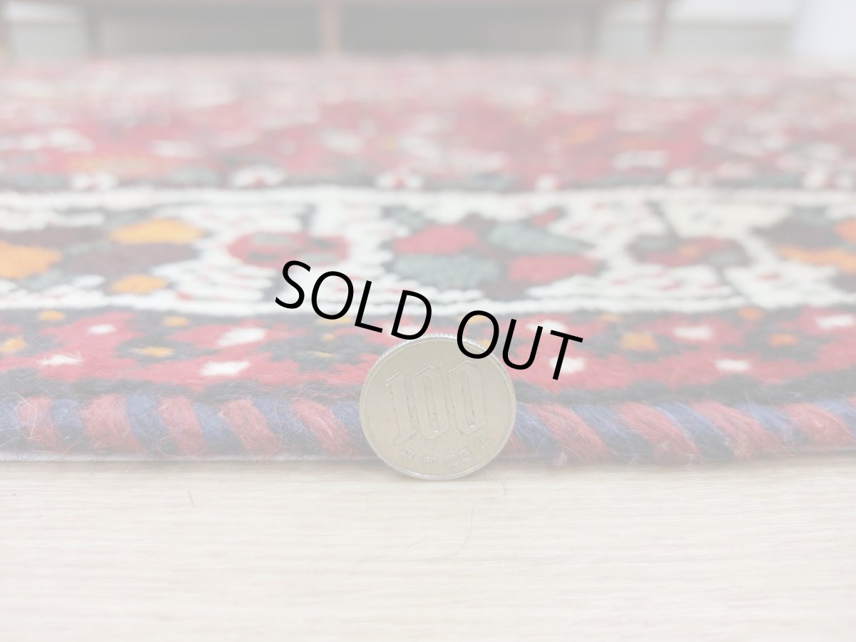 画像15: 良品 ペルシャ 部族絨毯 シラーズ 196 x 160 cm ウール 手織り 赤 ネイビー 青  縦1.9m 横1.6m 3.0m 2 〜3帖 リビング ダイニング 3人掛けソファ サイズ ウール 手織り トライバル ラグ 部族絨毯 マット カーペット 淡マルチカラー トランジ ビンテージ MAAD501-196160Z037 (15)