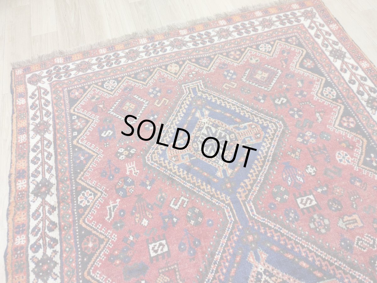 画像7: 良品 ペルシャ 部族絨毯 シラーズ 255 x 158 cm No.AD531 縦2.5m 横1.6m 4㎡ ~5帖 リビング ダイニング 2-3人掛けソファ サイズ ウール 手織り ハンドメイド トライバル ラグ カーペット メダリオン柄 赤 ネイビー オレンジ 民族柄 MAAD531-255158Z045 (7)