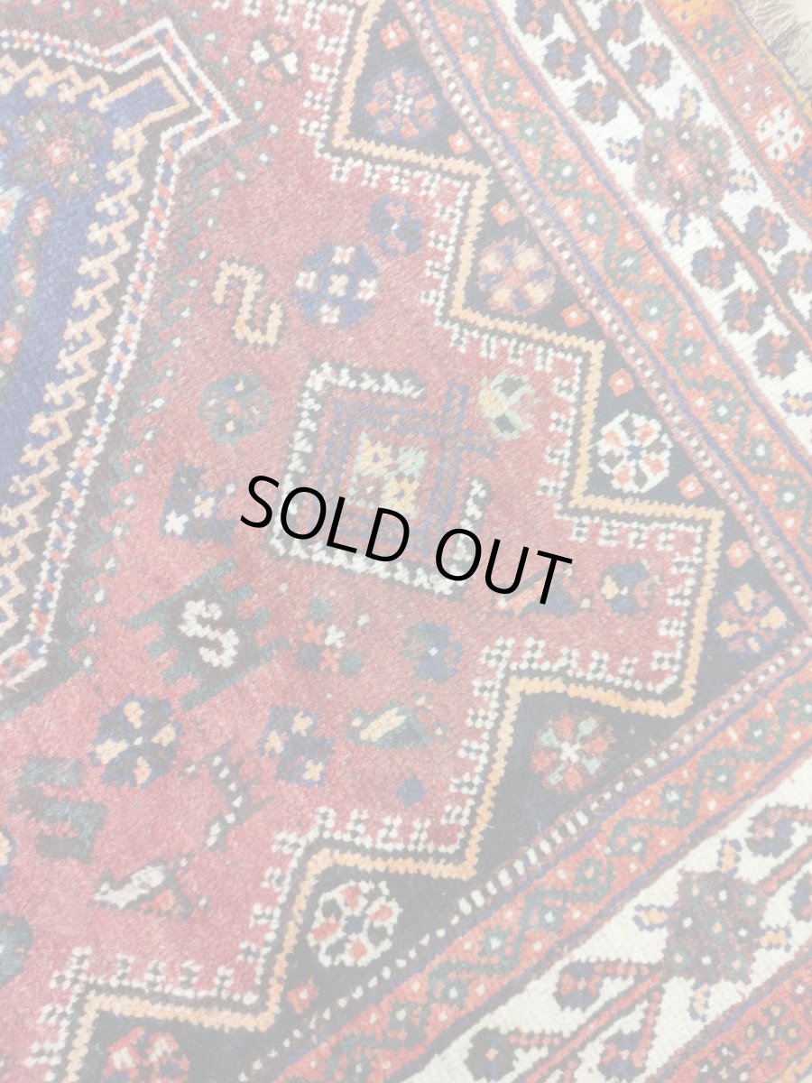 画像8: 良品 ペルシャ 部族絨毯 シラーズ 255 x 158 cm No.AD531 縦2.5m 横1.6m 4㎡ ~5帖 リビング ダイニング 2-3人掛けソファ サイズ ウール 手織り ハンドメイド トライバル ラグ カーペット メダリオン柄 赤 ネイビー オレンジ 民族柄 MAAD531-255158Z045 (8)