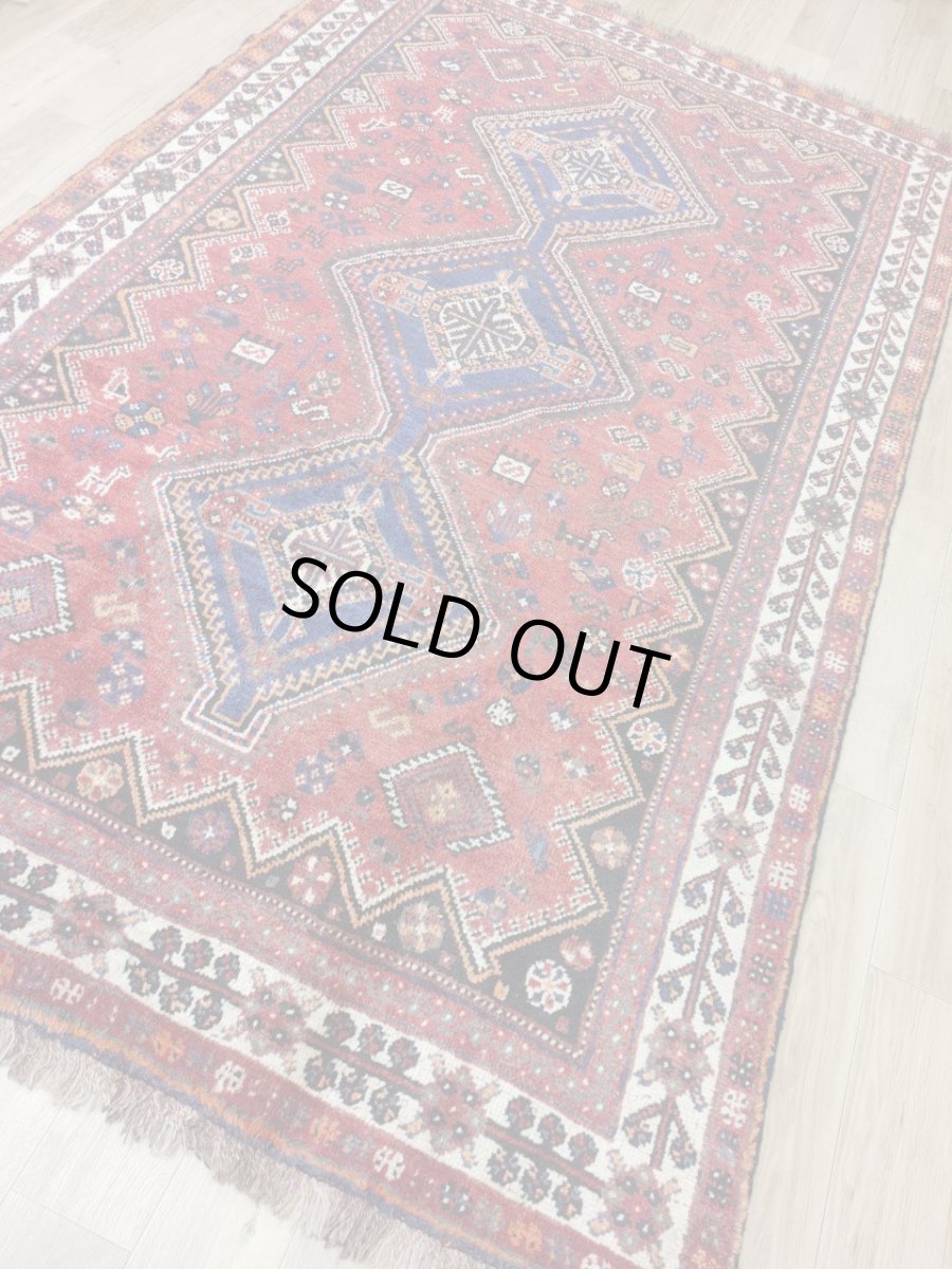 画像13: 良品 ペルシャ 部族絨毯 シラーズ 255 x 158 cm No.AD531 縦2.5m 横1.6m 4㎡ ~5帖 リビング ダイニング 2-3人掛けソファ サイズ ウール 手織り ハンドメイド トライバル ラグ カーペット メダリオン柄 赤 ネイビー オレンジ 民族柄 MAAD531-255158Z045 (13)