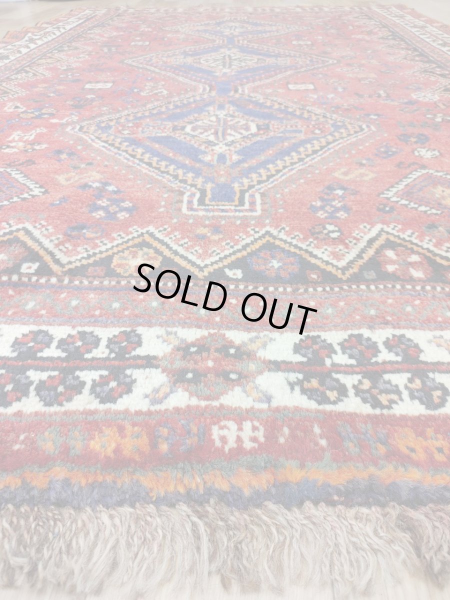 画像2: 良品 ペルシャ 部族絨毯 シラーズ 255 x 158 cm No.AD531 縦2.5m 横1.6m 4㎡ ~5帖 リビング ダイニング 2-3人掛けソファ サイズ ウール 手織り ハンドメイド トライバル ラグ カーペット メダリオン柄 赤 ネイビー オレンジ 民族柄 MAAD531-255158Z045 (2)