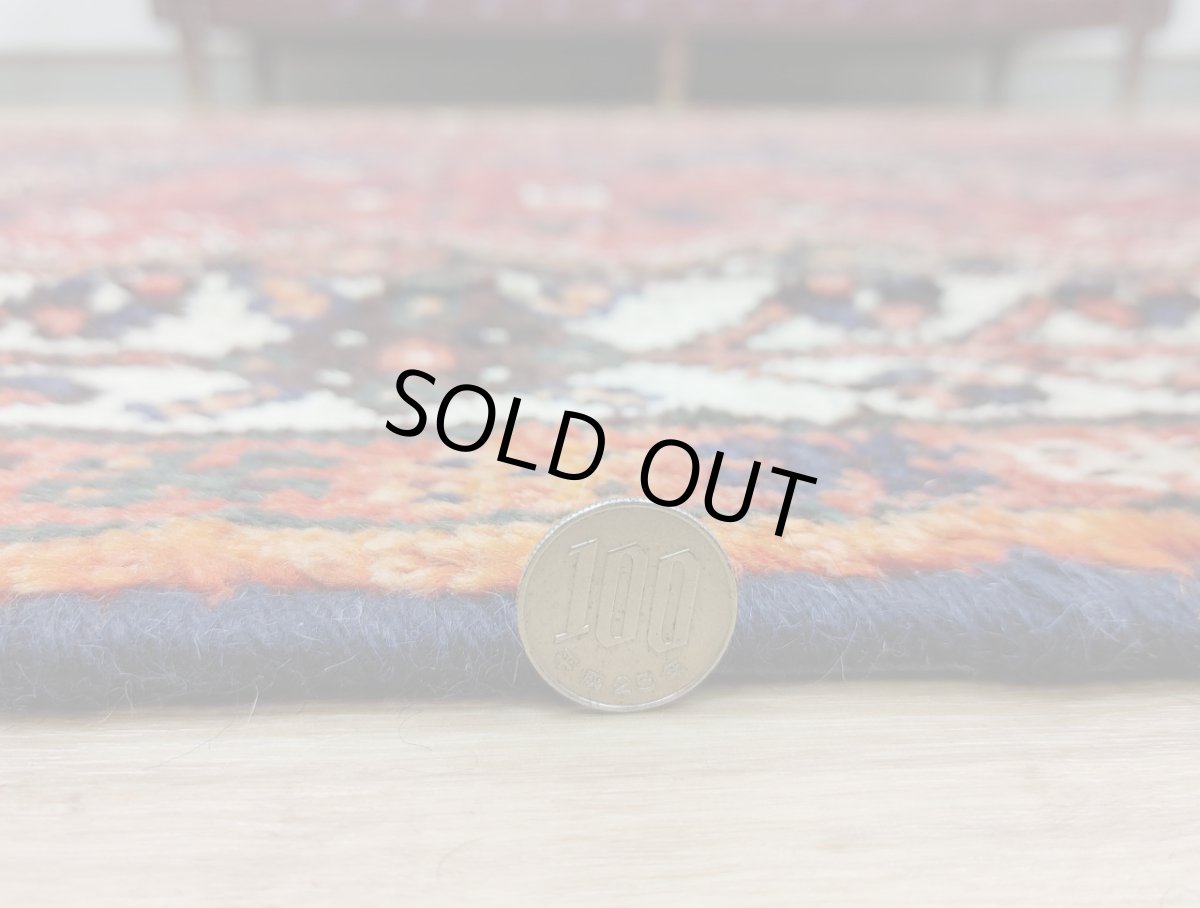 画像16: 良品 ペルシャ 部族絨毯 シラーズ 255 x 158 cm No.AD531 縦2.5m 横1.6m 4㎡ ~5帖 リビング ダイニング 2-3人掛けソファ サイズ ウール 手織り ハンドメイド トライバル ラグ カーペット メダリオン柄 赤 ネイビー オレンジ 民族柄 MAAD531-255158Z045 (16)