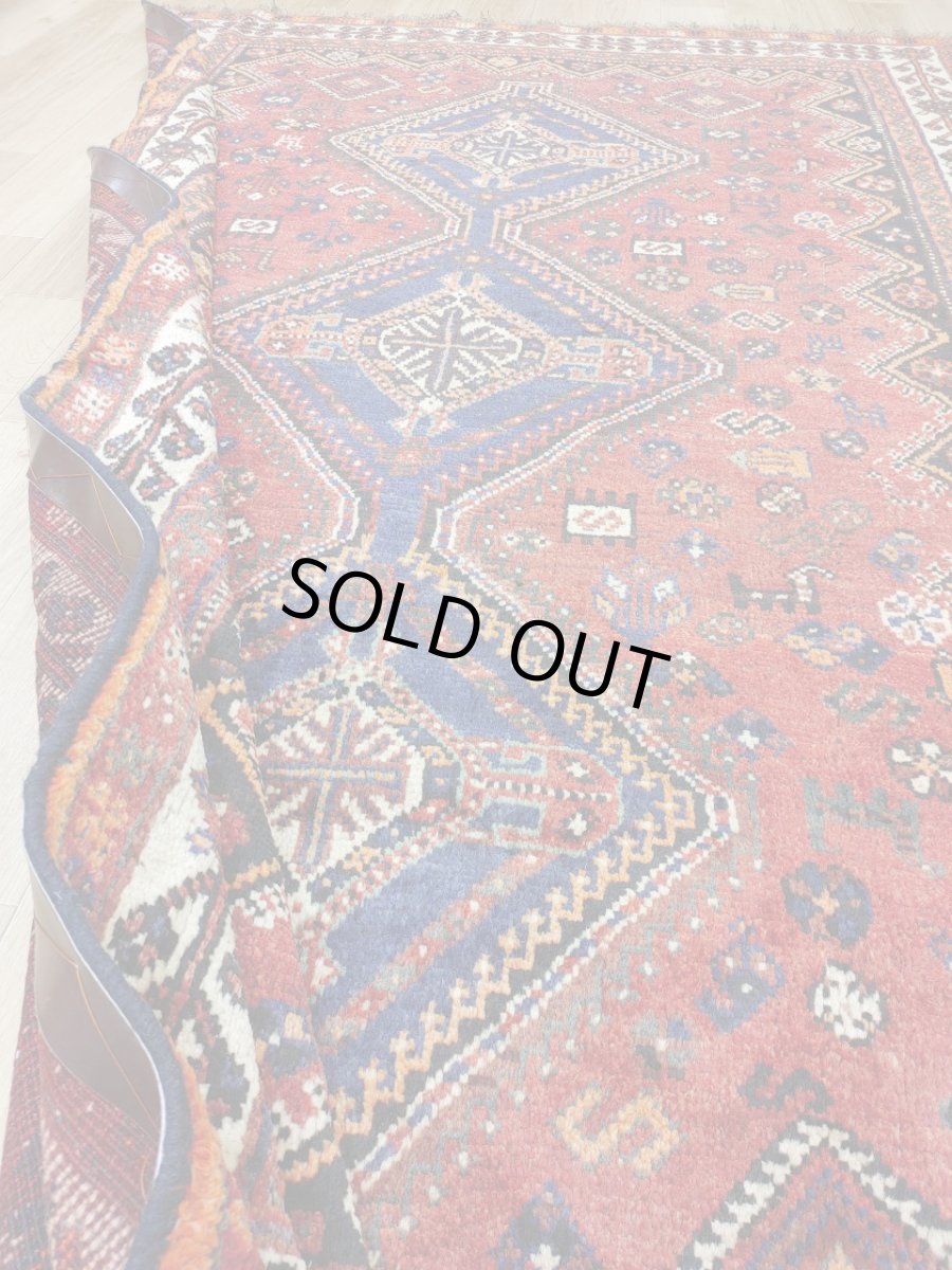 画像11: 良品 ペルシャ 部族絨毯 シラーズ 255 x 158 cm No.AD531 縦2.5m 横1.6m 4㎡ ~5帖 リビング ダイニング 2-3人掛けソファ サイズ ウール 手織り ハンドメイド トライバル ラグ カーペット メダリオン柄 赤 ネイビー オレンジ 民族柄 MAAD531-255158Z045 (11)