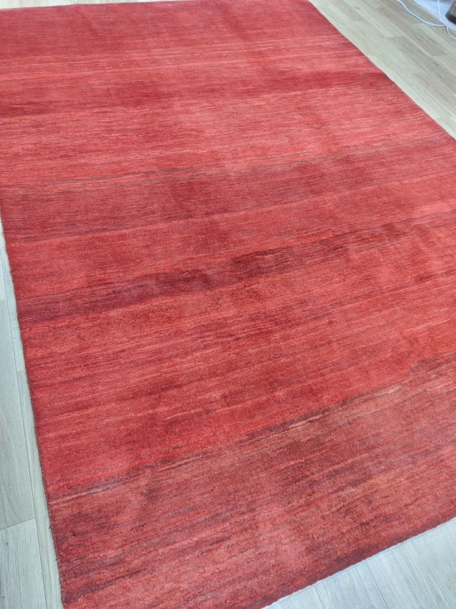 画像16: 新品 ペルシャ ギャッベ 縦3m 横2m 6㎡ 〜6帖程度 リビング ダイニング 3人掛けソファ コーナーソファサイズ 286 × 192 cm No.A609 肉厚 ウール 手織り リーズバフト ギャベ ハンドメイド ラグ 絨毯 カーペット 赤 クリーム 生成り色 ネイビー シンプル リビングダイニングルームお部屋の中心に MA431-A609-286192Z077 (16)