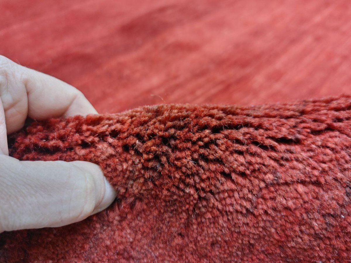 画像10: 新品 ペルシャ ギャッベ 縦3m 横2m 6㎡ 〜6帖程度 リビング ダイニング 3人掛けソファ コーナーソファサイズ 286 × 192 cm No.A609 肉厚 ウール 手織り リーズバフト ギャベ ハンドメイド ラグ 絨毯 カーペット 赤 クリーム 生成り色 ネイビー シンプル リビングダイニングルームお部屋の中心に MA431-A609-286192Z077 (10)