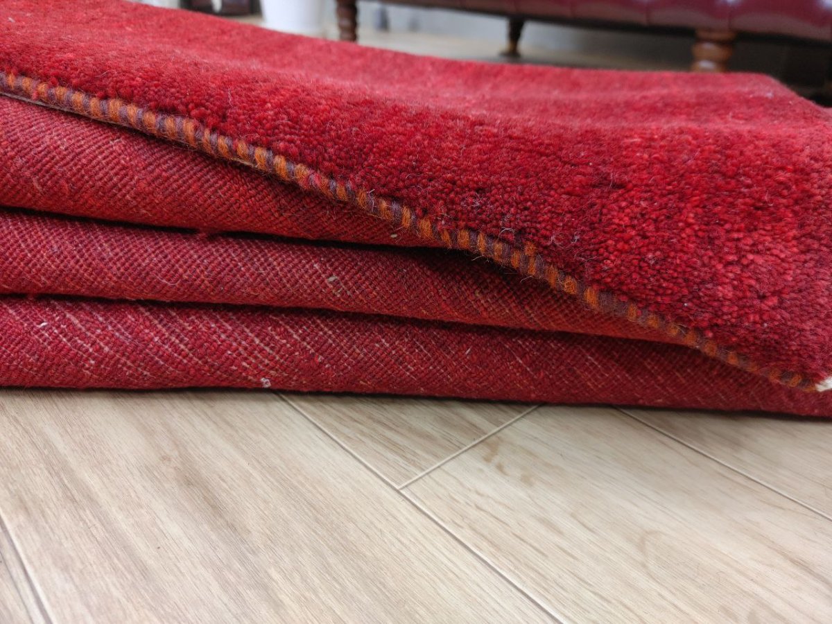 画像8: 新品 ペルシャ ギャッベ 縦3m 横2m 6㎡ 〜6帖程度 リビング ダイニング 3人掛けソファ コーナーソファサイズ 286 × 192 cm No.A609 肉厚 ウール 手織り リーズバフト ギャベ ハンドメイド ラグ 絨毯 カーペット 赤 クリーム 生成り色 ネイビー シンプル リビングダイニングルームお部屋の中心に MA431-A609-286192Z077 (8)