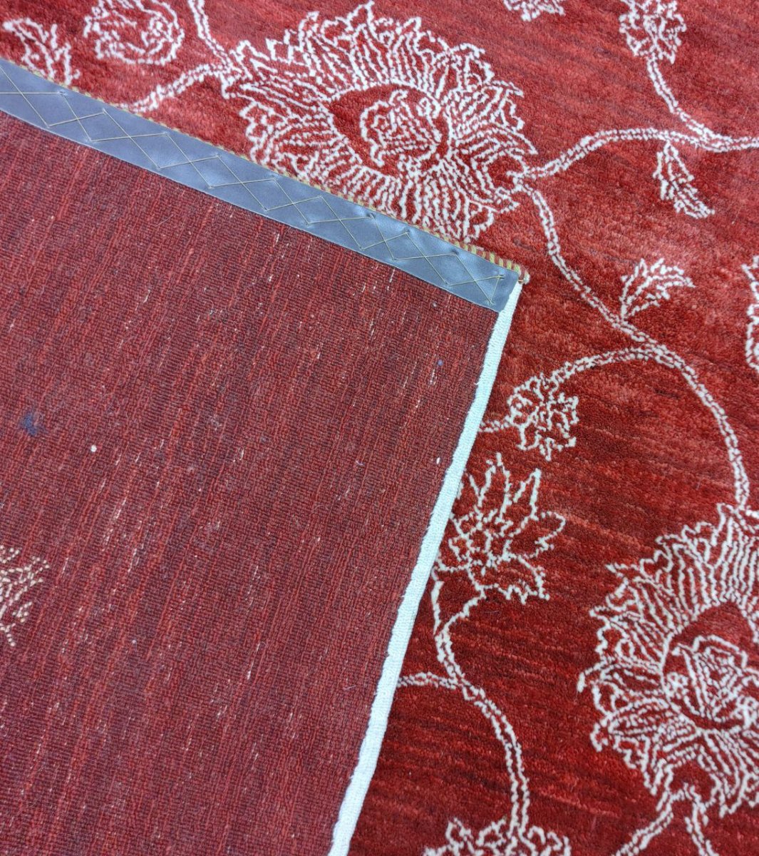 画像9: 新品 ペルシャ ギャッベ 縦3m 横2m 6㎡ 〜6帖程度 リビング ダイニング 3人掛けソファ コーナーソファサイズ 307 × 212 cm No.A610 肉厚 ウール 手織り リーズバフト ギャベ ハンドメイド ラグ 絨毯 カーペット 赤 クリーム 生成り色 ネイビー シンプル リビングダイニングルームお部屋の中心に MA432-A610-307212Z092 (9)