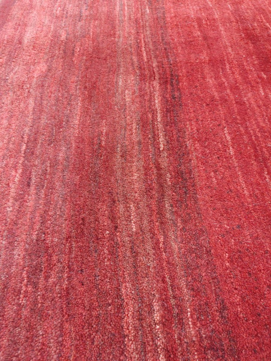 画像15: 新品 ペルシャ ギャッベ 縦3m 横2m 6㎡ 〜6帖程度 リビング ダイニング 3人掛けソファ コーナーソファサイズ 286 × 192 cm No.A609 肉厚 ウール 手織り リーズバフト ギャベ ハンドメイド ラグ 絨毯 カーペット 赤 クリーム 生成り色 ネイビー シンプル リビングダイニングルームお部屋の中心に MA431-A609-286192Z077 (15)