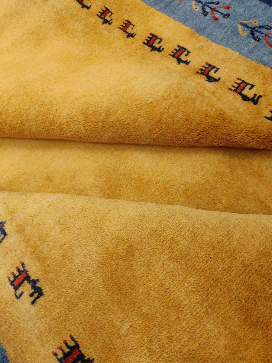 画像14: 新品 ペルシャ ギャッベ 縦3.5m 横2.5m 6㎡ 〜6帖程度 リビング ダイニング 3人掛けソファ コーナーソファサイズ 353 × 245 cm No.2475 肉厚 ウール 手織り リーズバフト ギャベ ハンドメイド ラグ 絨毯 カーペット 青 藍色 インディゴブルー 黄色 レモンイエロー オレンジ シンプル リビングダイニングルームお部屋の中心に MA2475-353245Z141 (14)