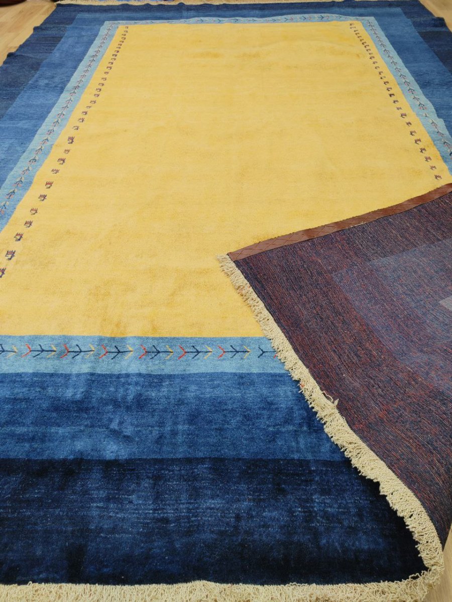 画像10: 新品 ペルシャ ギャッベ 縦3.5m 横2.5m 6㎡ 〜6帖程度 リビング ダイニング 3人掛けソファ コーナーソファサイズ 353 × 245 cm No.2475 肉厚 ウール 手織り リーズバフト ギャベ ハンドメイド ラグ 絨毯 カーペット 青 藍色 インディゴブルー 黄色 レモンイエロー オレンジ シンプル リビングダイニングルームお部屋の中心に MA2475-353245Z141 (10)