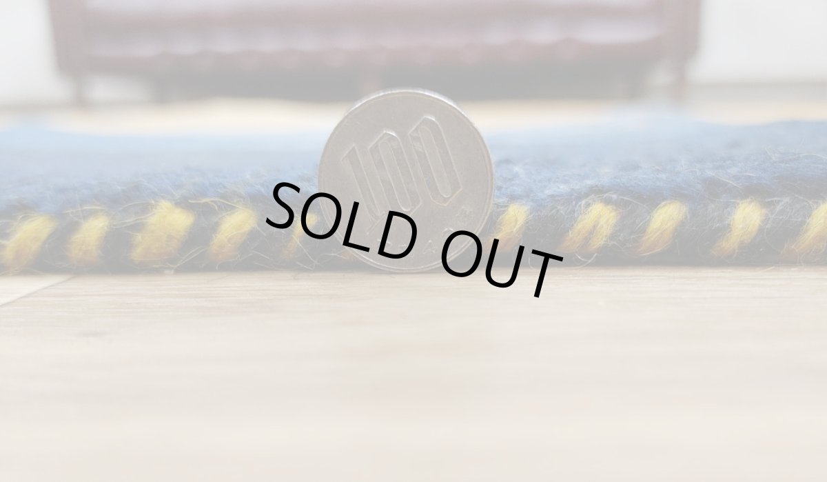 画像19: 新品 ペルシャ ギャッベ 縦3.5m 横2.5m 6㎡ 〜6帖程度 リビング ダイニング 3人掛けソファ コーナーソファサイズ 353 × 245 cm No.2475 肉厚 ウール 手織り リーズバフト ギャベ ハンドメイド ラグ 絨毯 カーペット 青 藍色 インディゴブルー 黄色 レモンイエロー オレンジ シンプル リビングダイニングルームお部屋の中心に MA2475-353245Z141 (19)