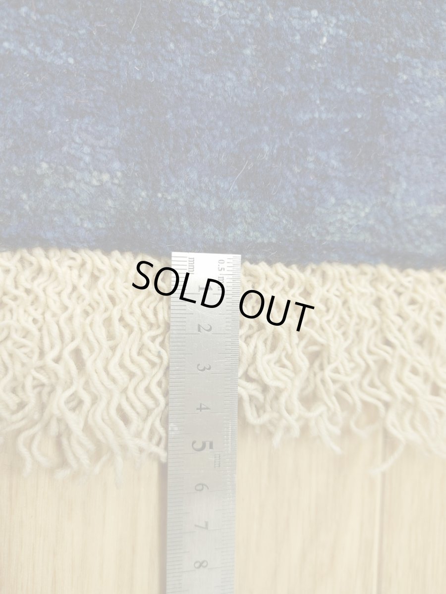 画像20: 新品 ペルシャ ギャッベ 縦3.5m 横2.5m 6㎡ 〜6帖程度 リビング ダイニング 3人掛けソファ コーナーソファサイズ 353 × 245 cm No.2475 肉厚 ウール 手織り リーズバフト ギャベ ハンドメイド ラグ 絨毯 カーペット 青 藍色 インディゴブルー 黄色 レモンイエロー オレンジ シンプル リビングダイニングルームお部屋の中心に MA2475-353245Z141 (20)