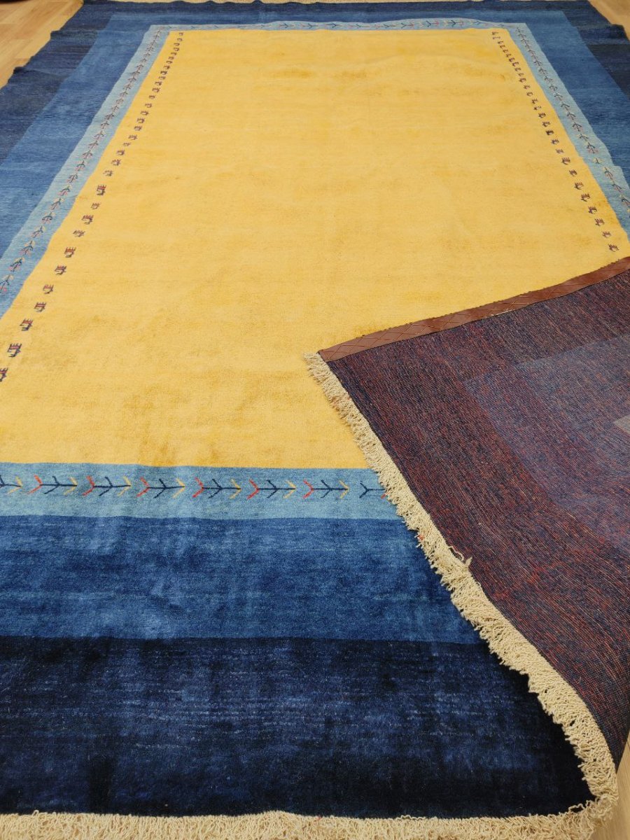 画像5: 新品 ペルシャ ギャッベ 縦3.5m 横2.5m 6㎡ 〜6帖程度 リビング ダイニング 3人掛けソファ コーナーソファサイズ 353 × 245 cm No.2475 肉厚 ウール 手織り リーズバフト ギャベ ハンドメイド ラグ 絨毯 カーペット 青 藍色 インディゴブルー 黄色 レモンイエロー オレンジ シンプル リビングダイニングルームお部屋の中心に MA2475-353245Z141 (5)