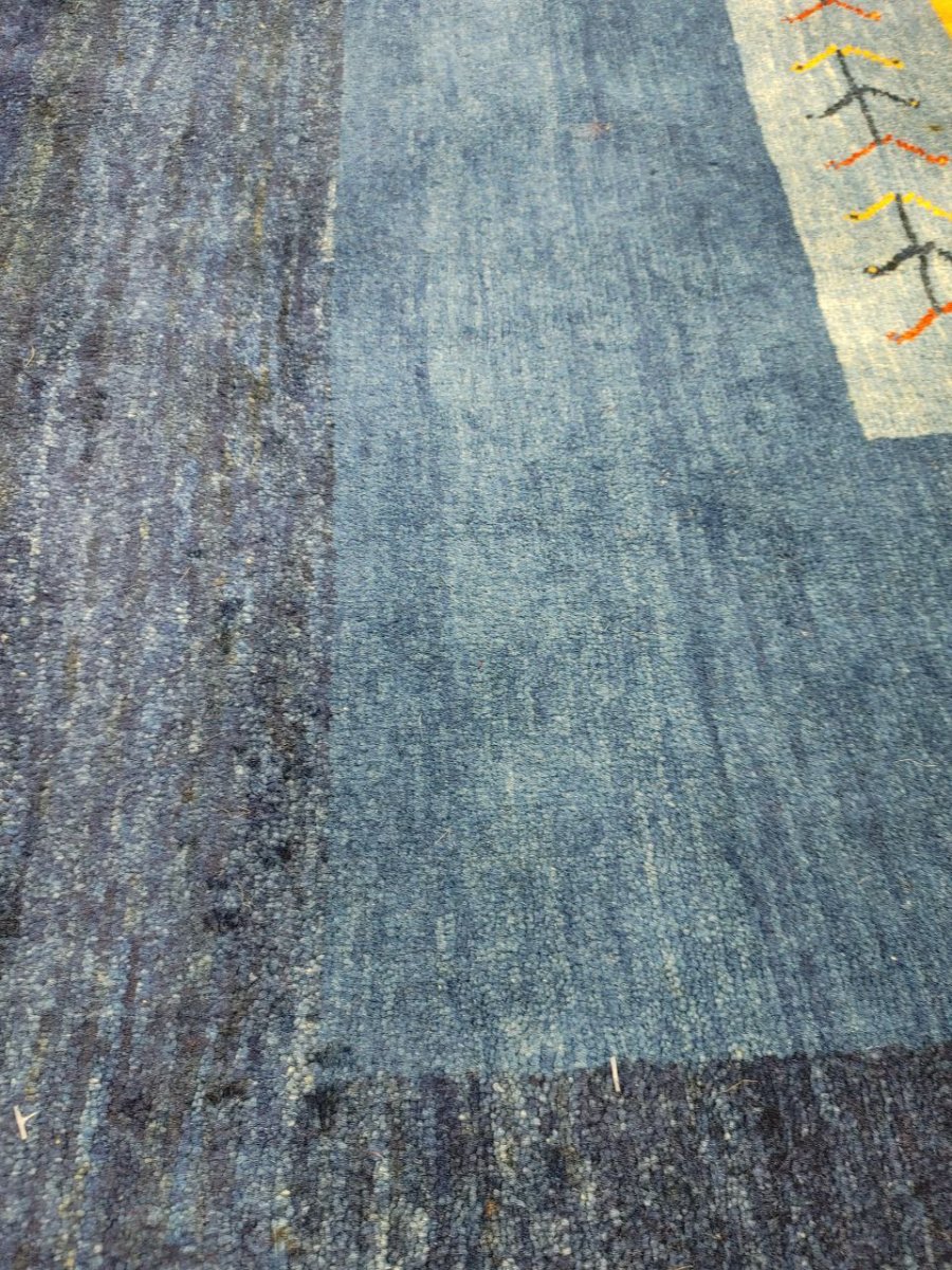 画像17: 新品 ペルシャ ギャッベ 縦3.5m 横2.5m 6㎡ 〜6帖程度 リビング ダイニング 3人掛けソファ コーナーソファサイズ 353 × 245 cm No.2475 肉厚 ウール 手織り リーズバフト ギャベ ハンドメイド ラグ 絨毯 カーペット 青 藍色 インディゴブルー 黄色 レモンイエロー オレンジ シンプル リビングダイニングルームお部屋の中心に MA2475-353245Z141 (17)