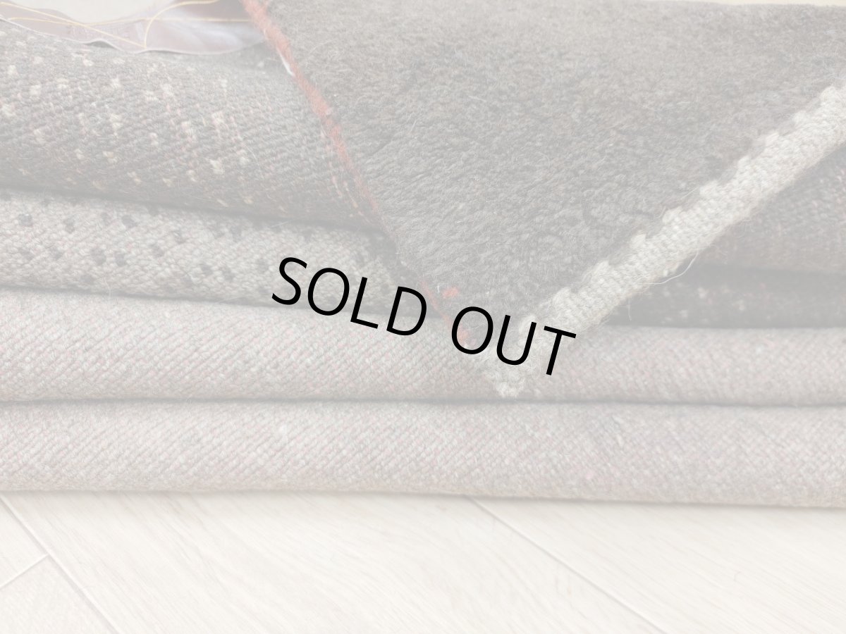 画像16: 新品 ペルシャ ギャッベ 243 × 197 cm 縦2.5m 横2m 〜5㎡ 〜4.5帖 リビング ダイニング 2-3人掛けソファサイズ 天然 肉厚 ウール ギャベ 手織り リーズバフト ハンドメイド ラグ 絨毯 カーペット ベージュ ブラウン グレー グラデーション ボーダー リビングダイニングルームやベッドサイドに MA436-1448-243197Z025 (16)