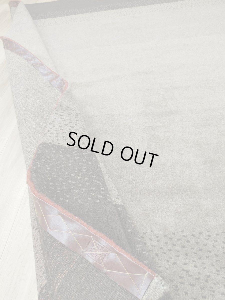 画像9: 新品 ペルシャ ギャッベ 243 × 197 cm 縦2.5m 横2m 〜5㎡ 〜4.5帖 リビング ダイニング 2-3人掛けソファサイズ 天然 肉厚 ウール ギャベ 手織り リーズバフト ハンドメイド ラグ 絨毯 カーペット ベージュ ブラウン グレー グラデーション ボーダー リビングダイニングルームやベッドサイドに MA436-1448-243197Z025 (9)