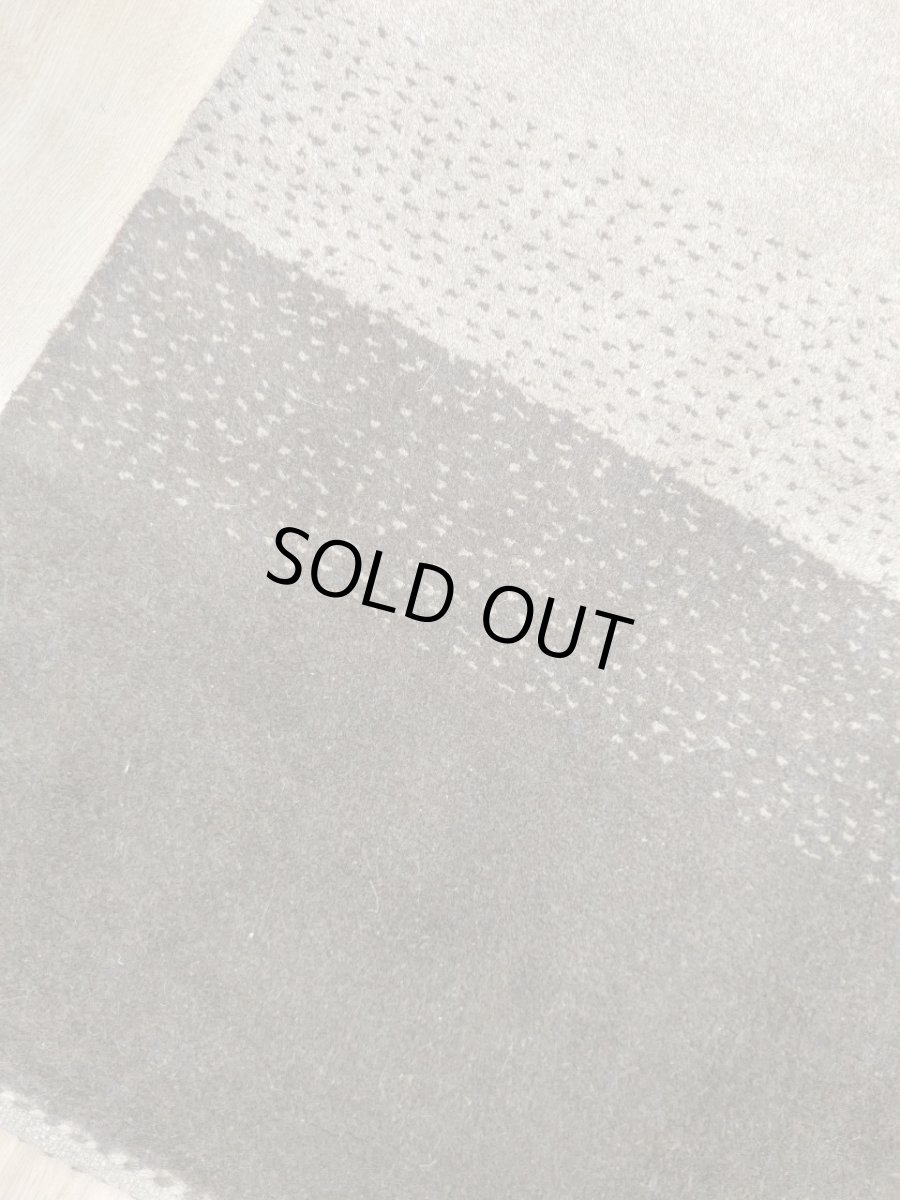 画像15: 新品 ペルシャ ギャッベ 243 × 197 cm 縦2.5m 横2m 〜5㎡ 〜4.5帖 リビング ダイニング 2-3人掛けソファサイズ 天然 肉厚 ウール ギャベ 手織り リーズバフト ハンドメイド ラグ 絨毯 カーペット ベージュ ブラウン グレー グラデーション ボーダー リビングダイニングルームやベッドサイドに MA436-1448-243197Z025 (15)