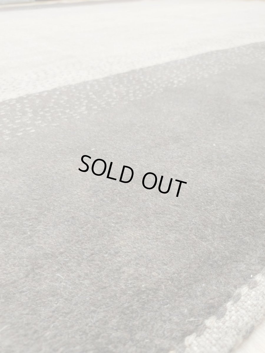 画像10: 新品 ペルシャ ギャッベ 243 × 197 cm 縦2.5m 横2m 〜5㎡ 〜4.5帖 リビング ダイニング 2-3人掛けソファサイズ 天然 肉厚 ウール ギャベ 手織り リーズバフト ハンドメイド ラグ 絨毯 カーペット ベージュ ブラウン グレー グラデーション ボーダー リビングダイニングルームやベッドサイドに MA436-1448-243197Z025 (10)