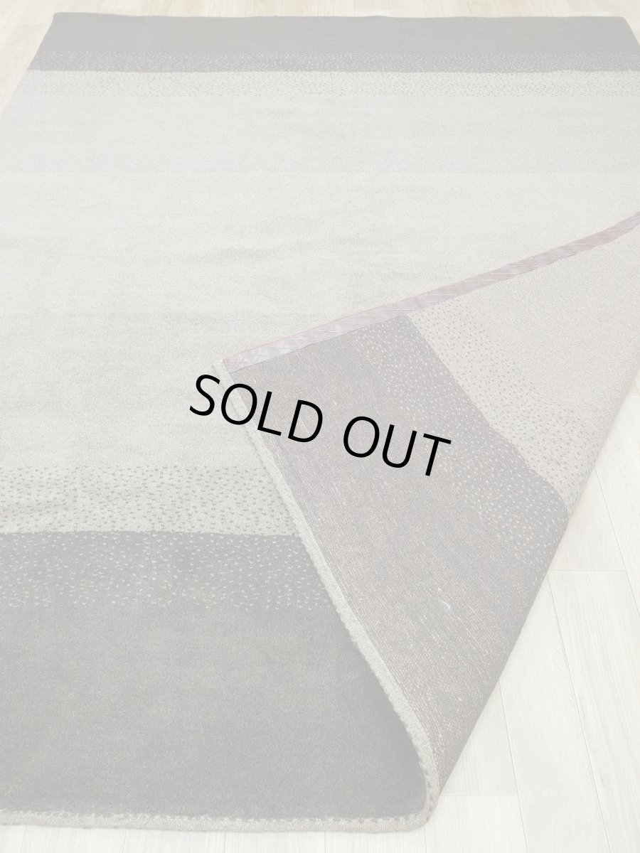 画像6: 新品 ペルシャ ギャッベ 243 × 197 cm 縦2.5m 横2m 〜5㎡ 〜4.5帖 リビング ダイニング 2-3人掛けソファサイズ 天然 肉厚 ウール ギャベ 手織り リーズバフト ハンドメイド ラグ 絨毯 カーペット ベージュ ブラウン グレー グラデーション ボーダー リビングダイニングルームやベッドサイドに MA436-1448-243197Z025 (6)