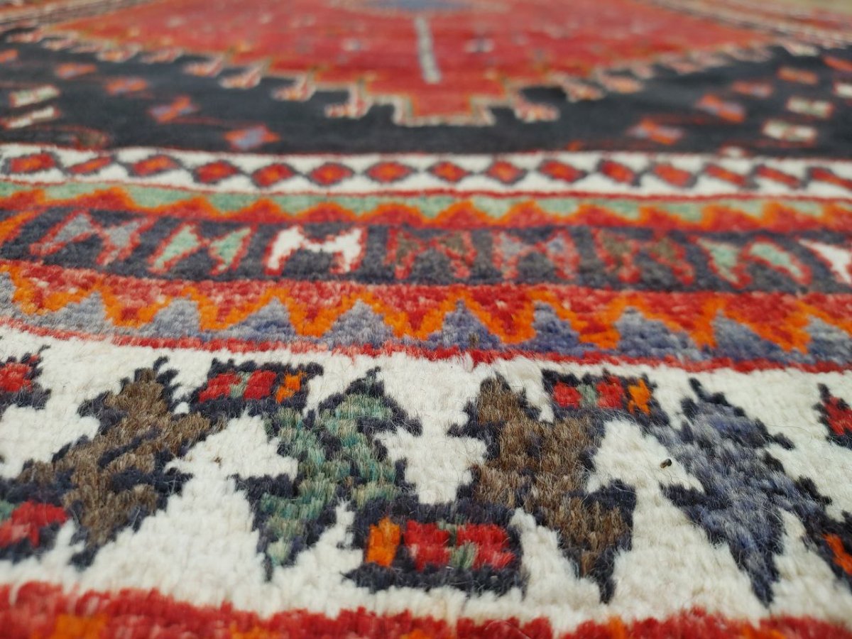 画像5: 良品 ペルシャ 部族絨毯 シラーズ 248 x 154 cm 縦2.5m 横1.5m 4㎡ ~5帖 リビング ダイニング 2-3人掛けソファ サイズ ウール 手織り ハンドメイド トライバル ラグ カーペット メダリオン柄 赤 ネイビー オレンジ 民族柄 MAAD640-248154Z036 (5)