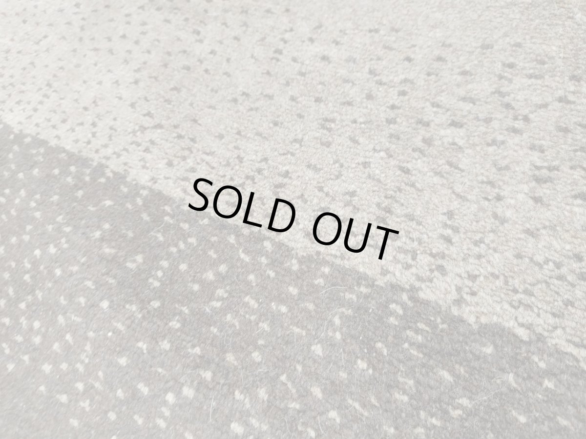 画像13: 新品 ペルシャ ギャッベ 243 × 197 cm 縦2.5m 横2m 〜5㎡ 〜4.5帖 リビング ダイニング 2-3人掛けソファサイズ 天然 肉厚 ウール ギャベ 手織り リーズバフト ハンドメイド ラグ 絨毯 カーペット ベージュ ブラウン グレー グラデーション ボーダー リビングダイニングルームやベッドサイドに MA436-1448-243197Z025 (13)